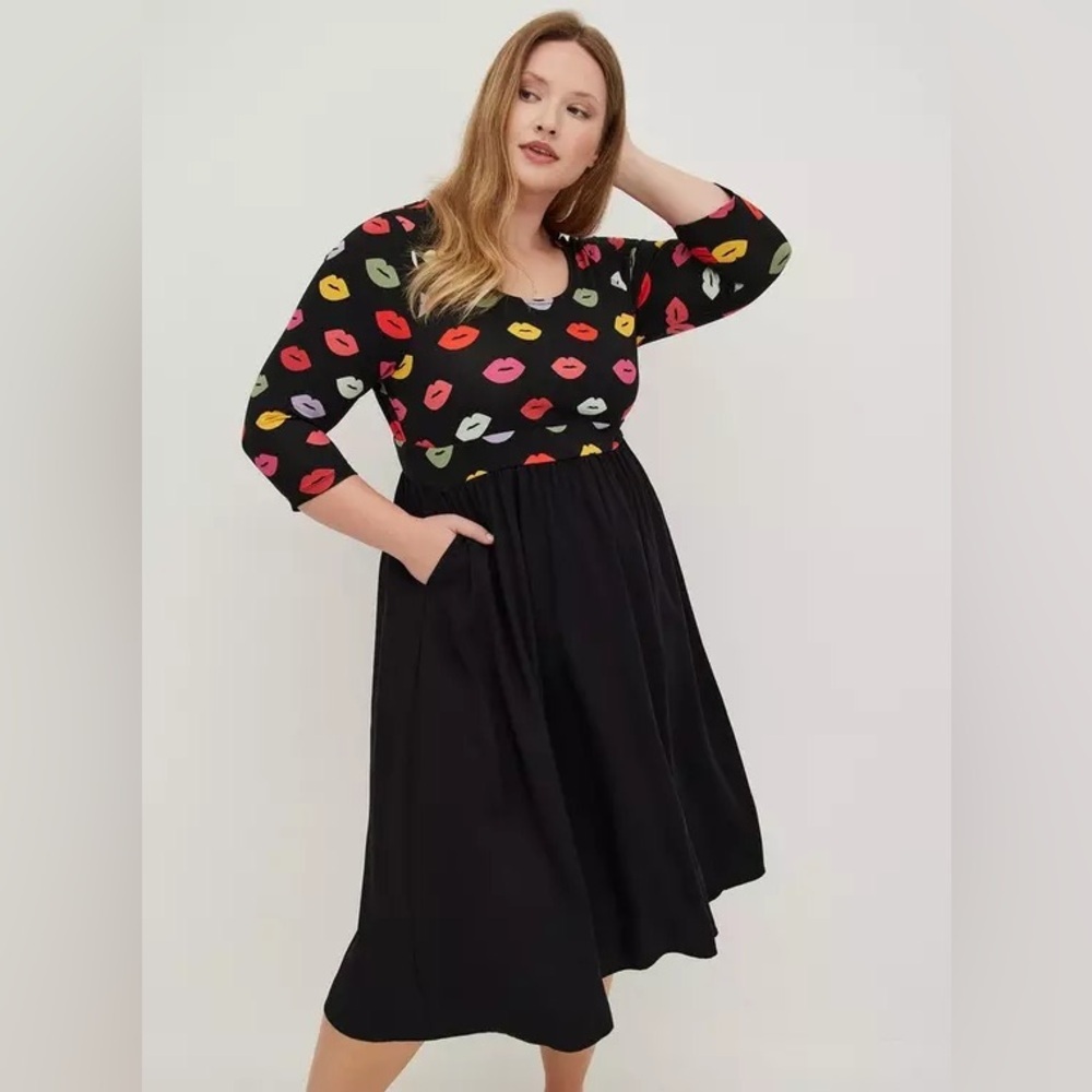 Torrid Kissy Lips Midi Challis And Jersey Dress Women’s Size 00 Medium M Rare!!!